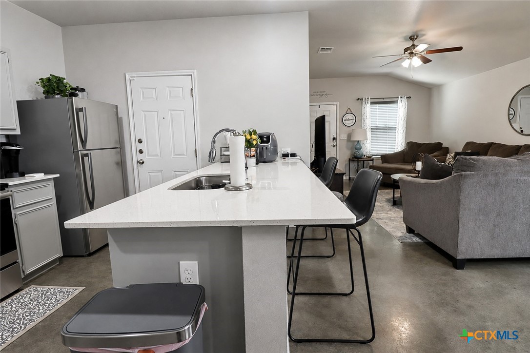 300 Lowes Boulevard A Property Photo 9