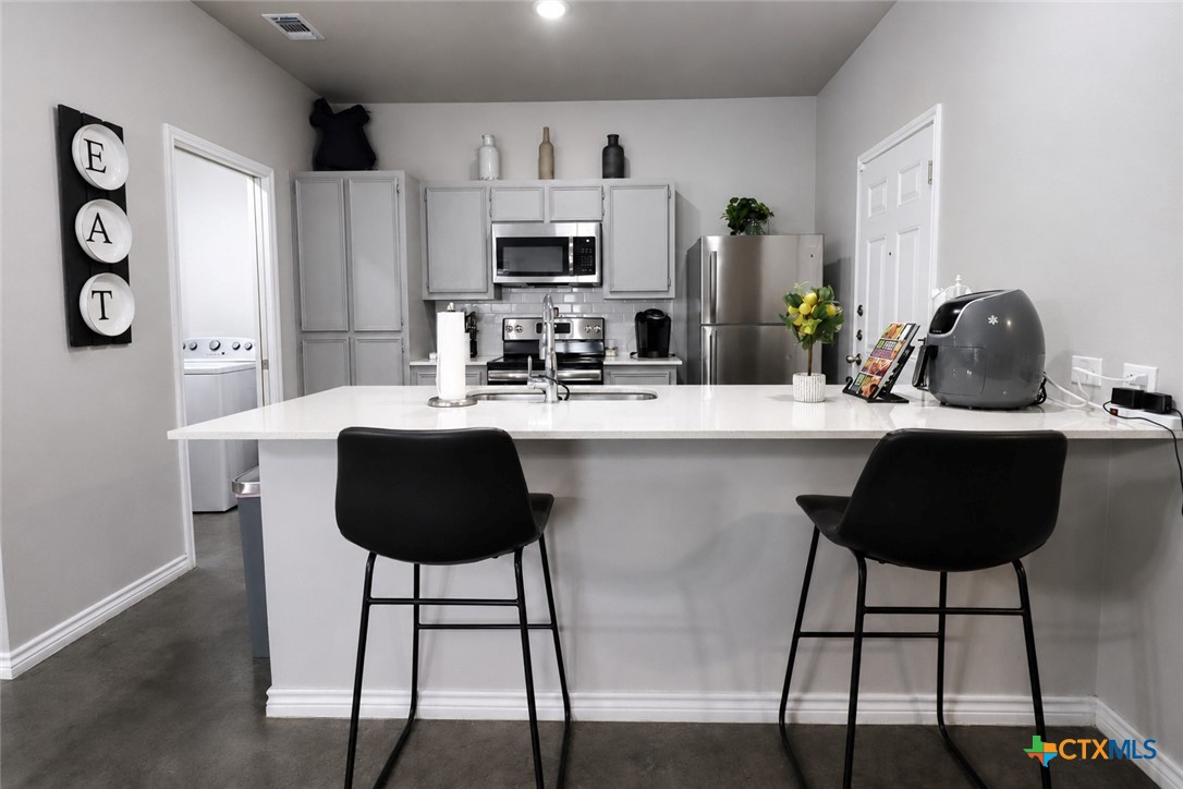 300 Lowes Boulevard A Property Photo 10