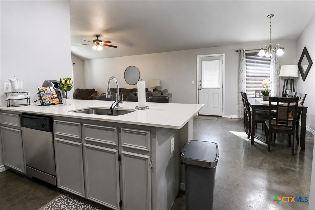 300 Lowes Boulevard A Property Photo 11