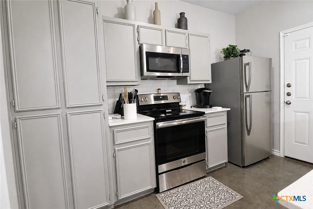 300 Lowes Boulevard A Property Photo 12