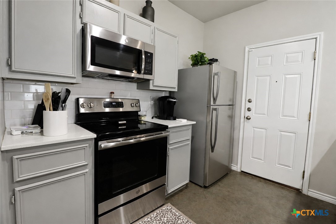 300 Lowes Boulevard A Property Photo 13