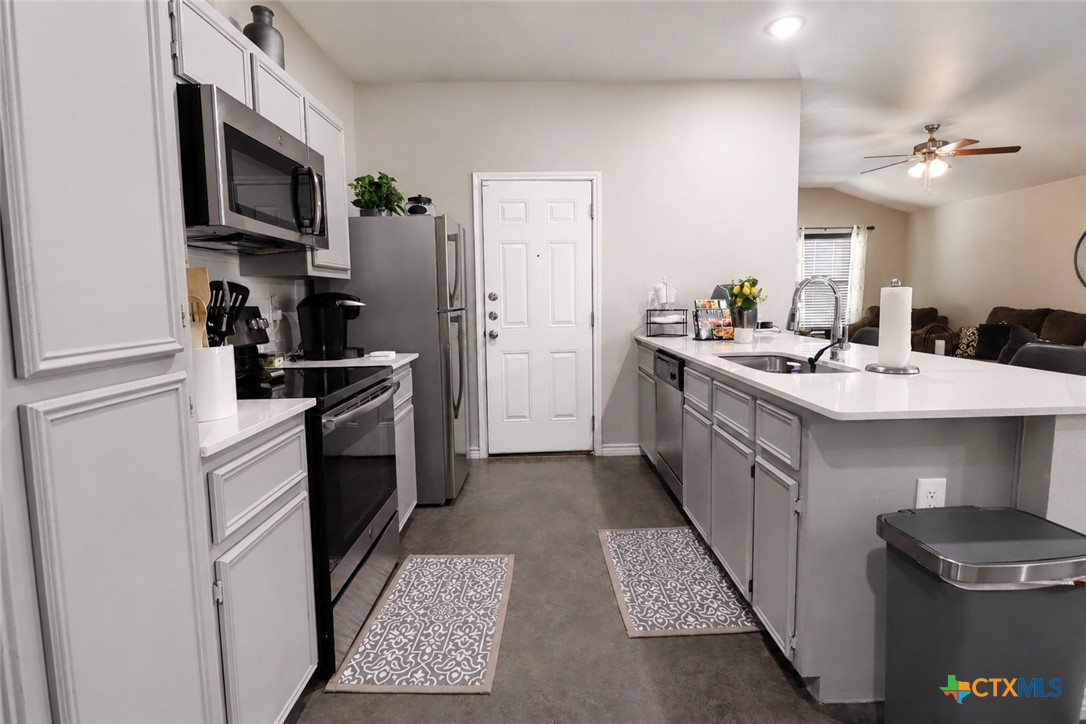 300 Lowes Boulevard A Property Photo 14