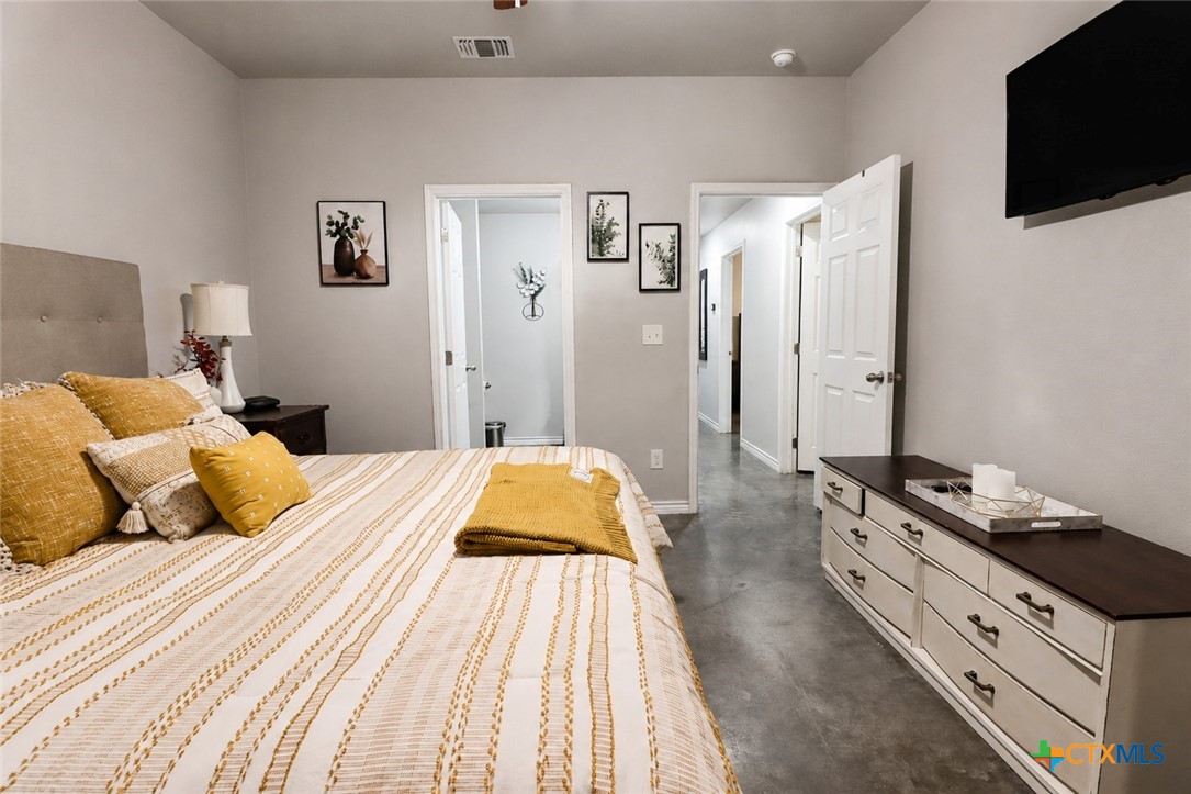 300 Lowes Boulevard A Property Photo 16