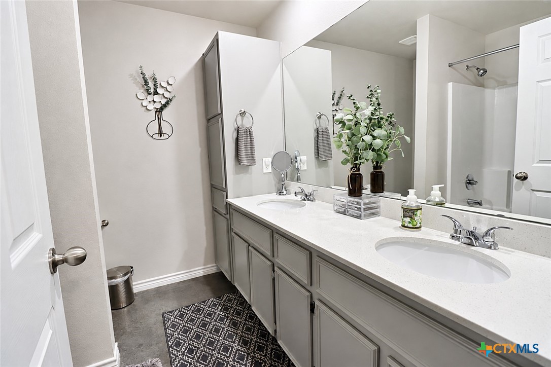 300 Lowes Boulevard A Property Photo 19