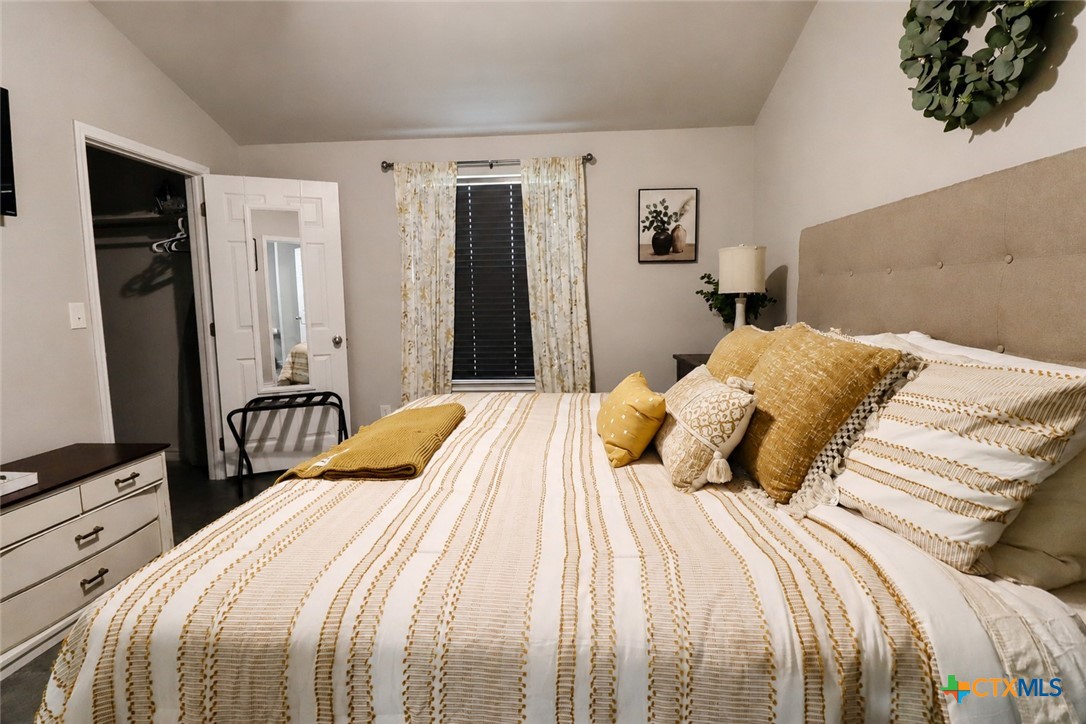 300 Lowes Boulevard A Property Photo 20