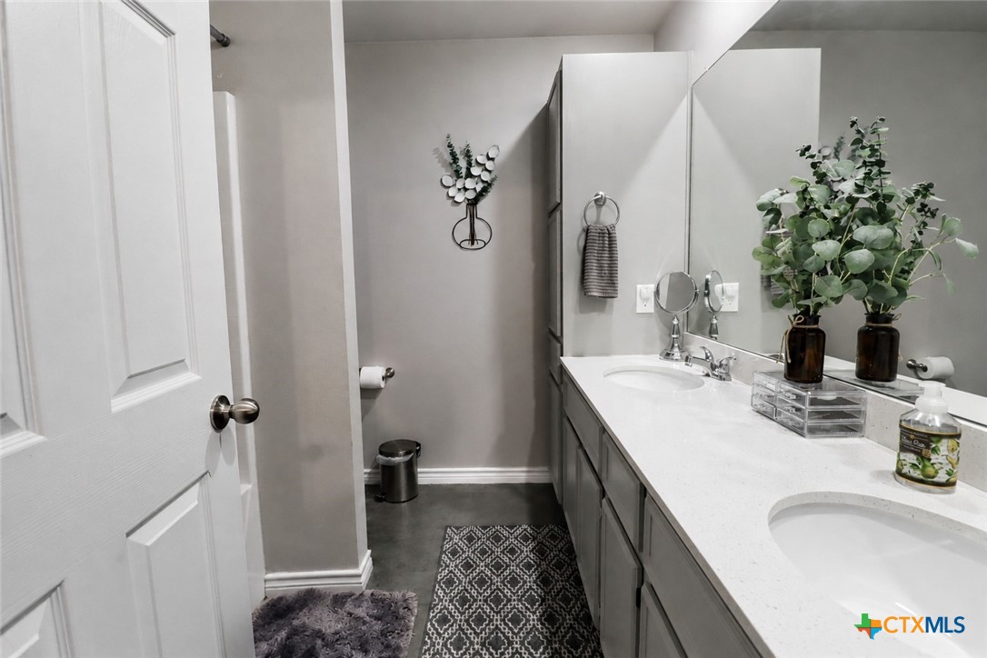 300 Lowes Boulevard A Property Photo 21
