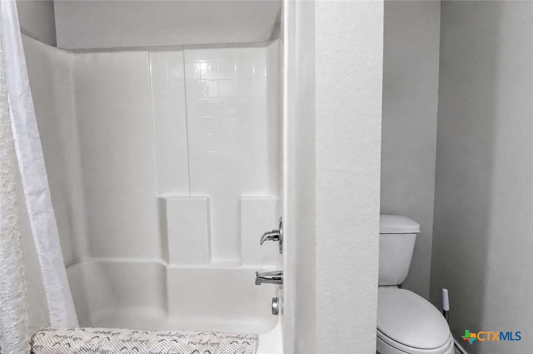 300 Lowes Boulevard A Property Photo 22