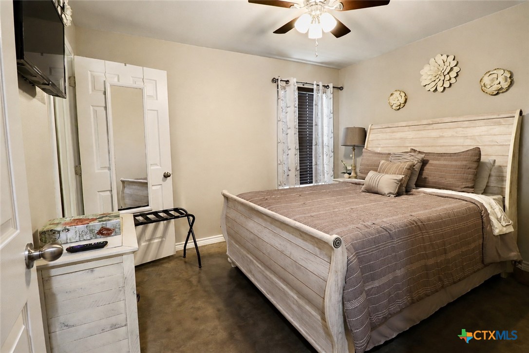 300 Lowes Boulevard A Property Photo 23