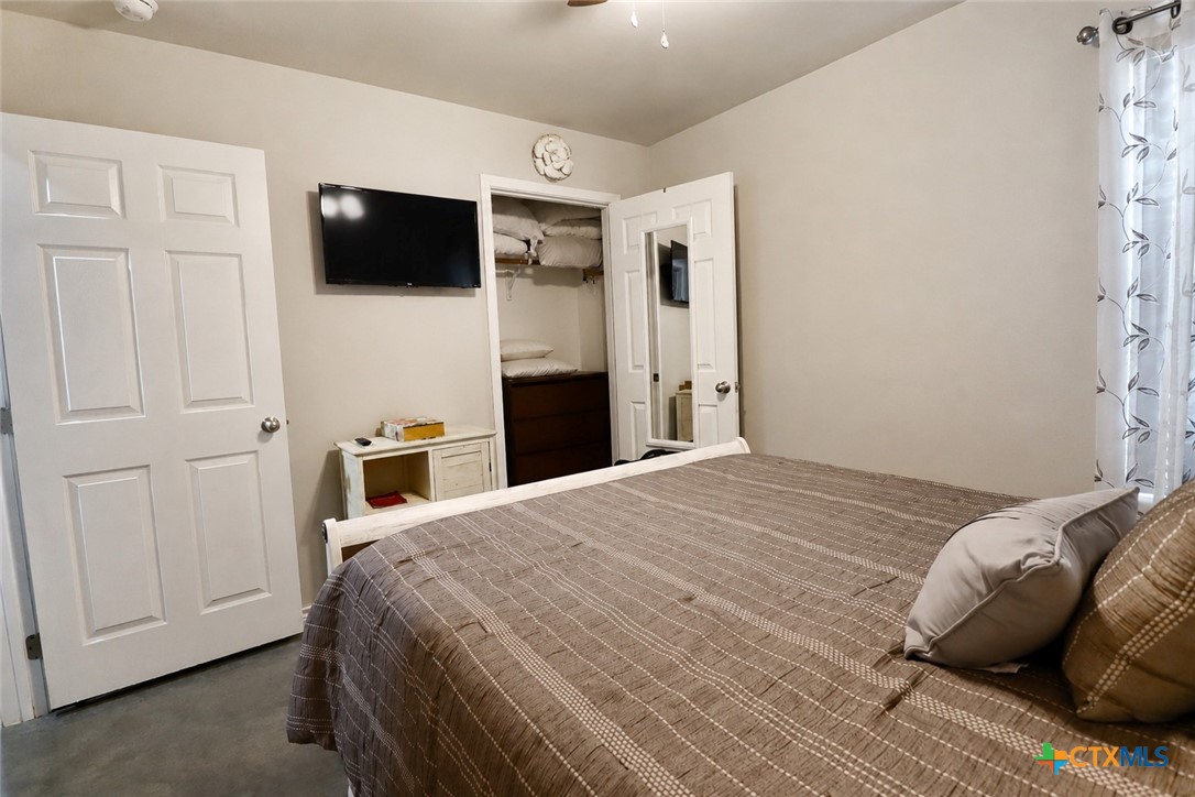 300 Lowes Boulevard A Property Photo 26