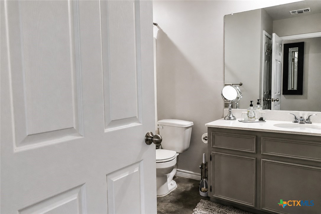 300 Lowes Boulevard A Property Photo 32