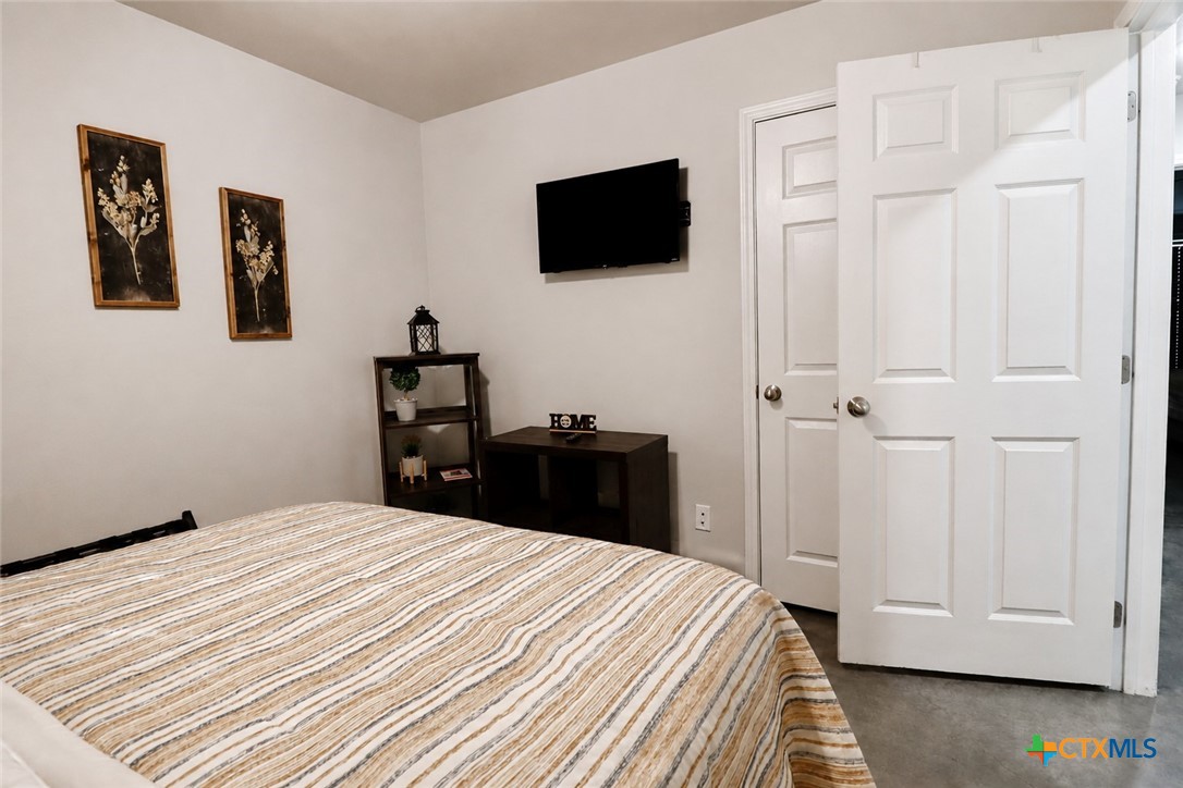 300 Lowes Boulevard A Property Photo 33