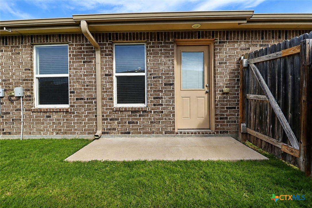 300 Lowes Boulevard A Property Photo 36