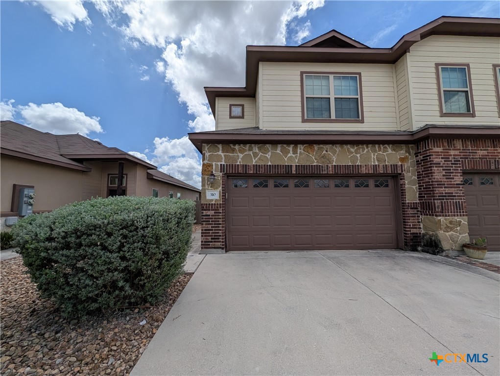 310 Creekside Curve Property Photo 1