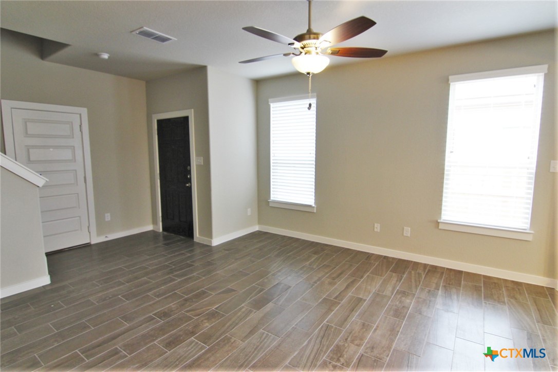 310 Creekside Curve Property Photo 4
