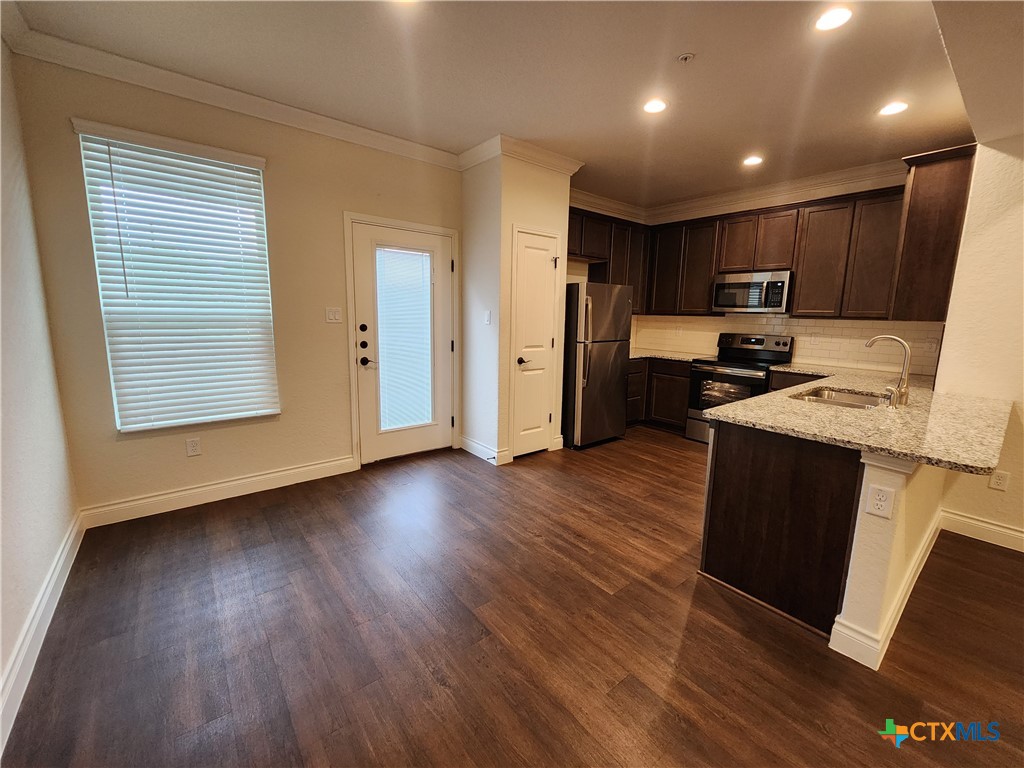 338 Untermaier Drive Property Photo 5