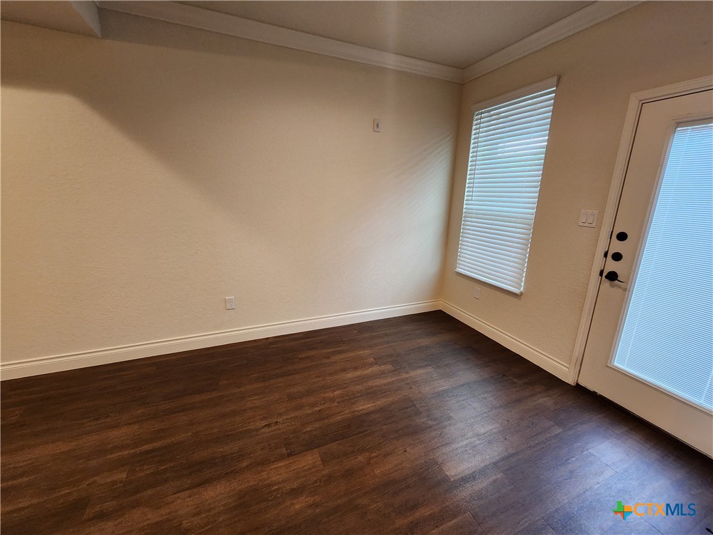 338 Untermaier Drive Property Photo 8