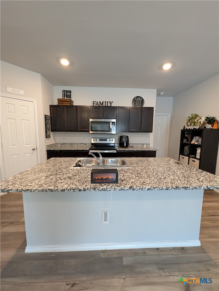 1173 Ottoman Loop Property Photo 4
