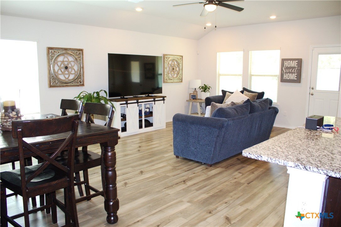 1173 Ottoman Loop Property Photo 7