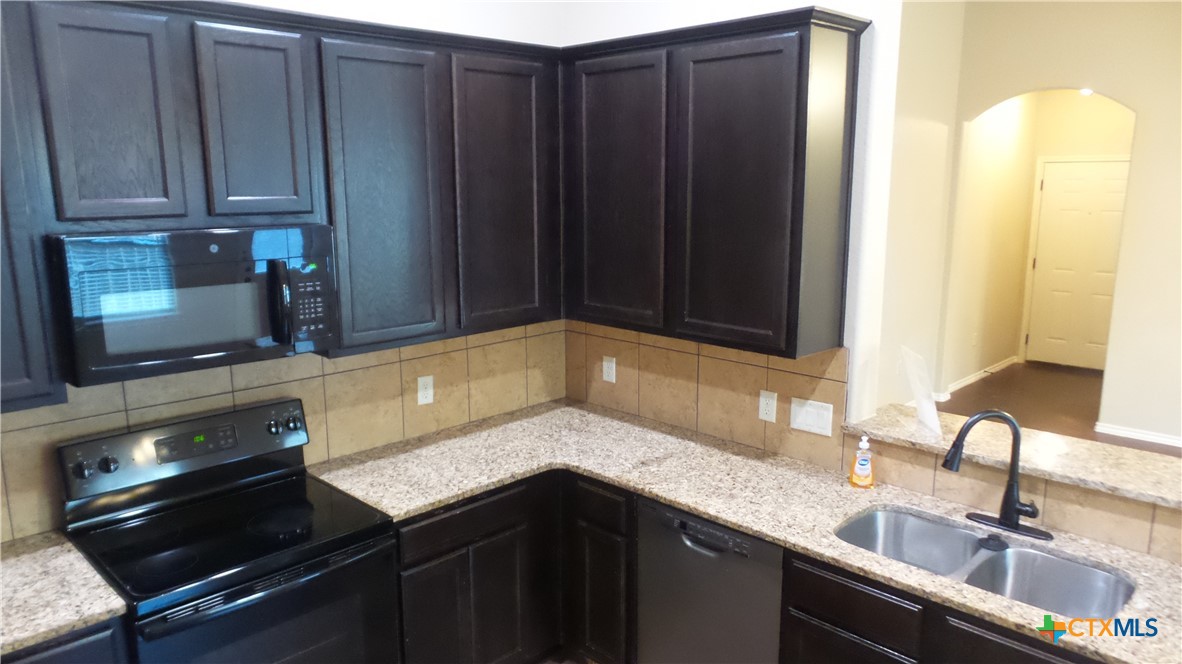 706 Saengerhalle Road Property Photo 7