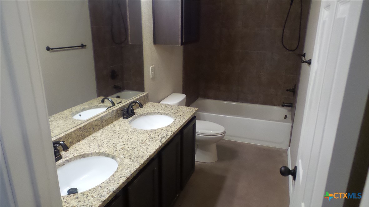 706 Saengerhalle Road Property Photo 10