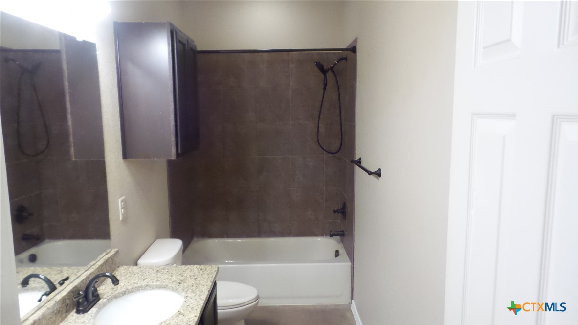 706 Saengerhalle Road Property Photo 11
