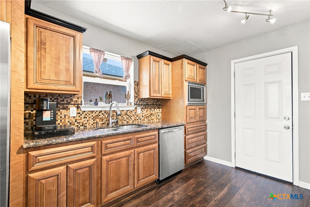 3504 Beagle Court Property Photo 14