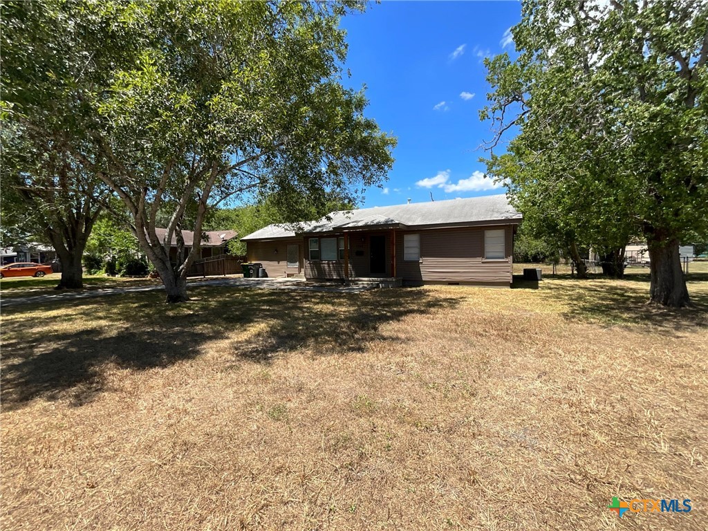 1004 Lawndale Avenue Property Photo 1