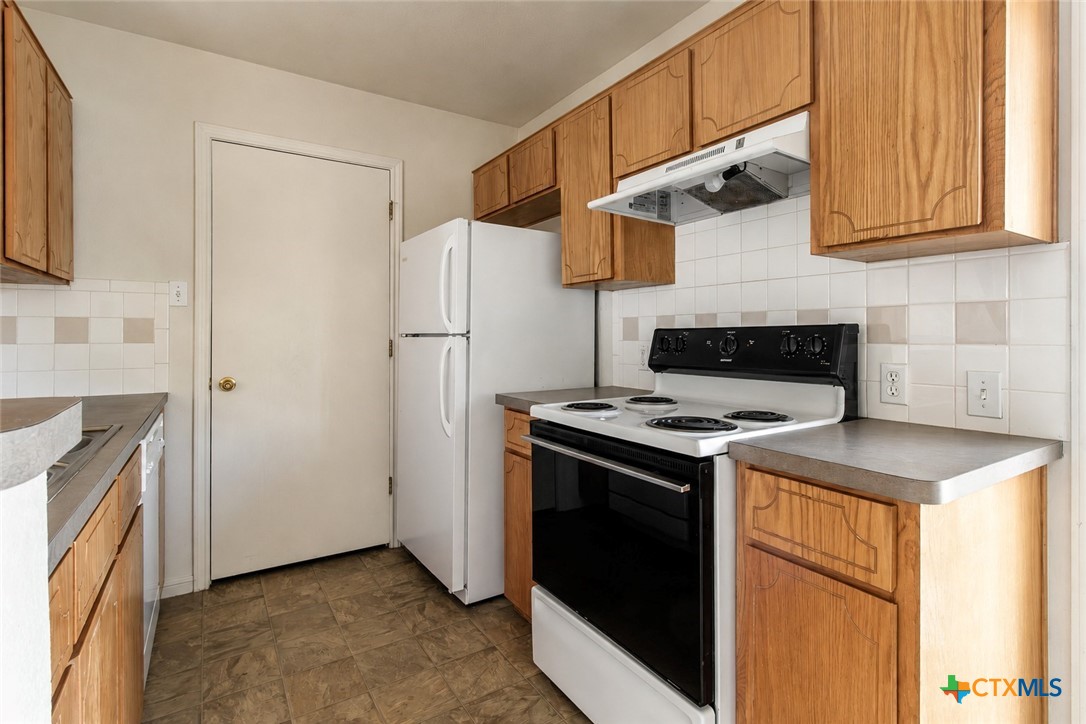 102 E Robin Lane A Property Photo 6
