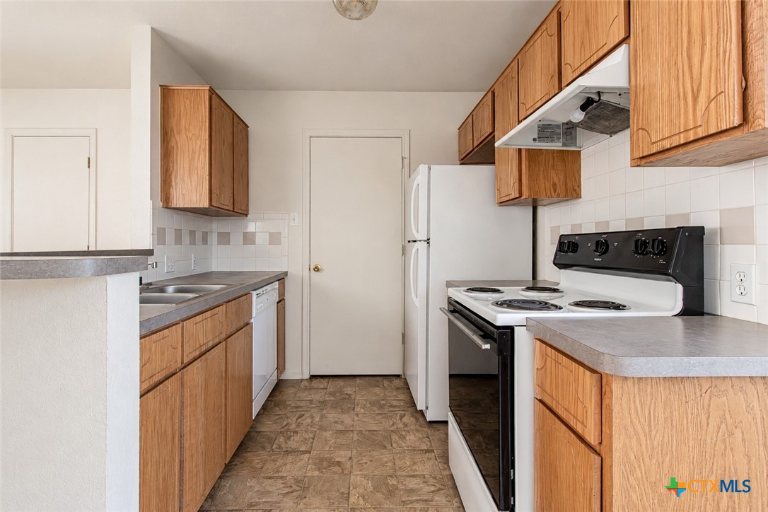 102 E Robin Lane A Property Photo 7