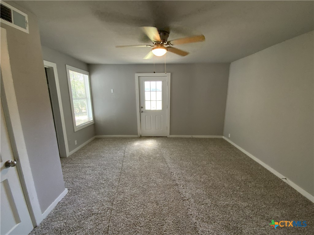 809 E 12th Avenue Property Photo 3