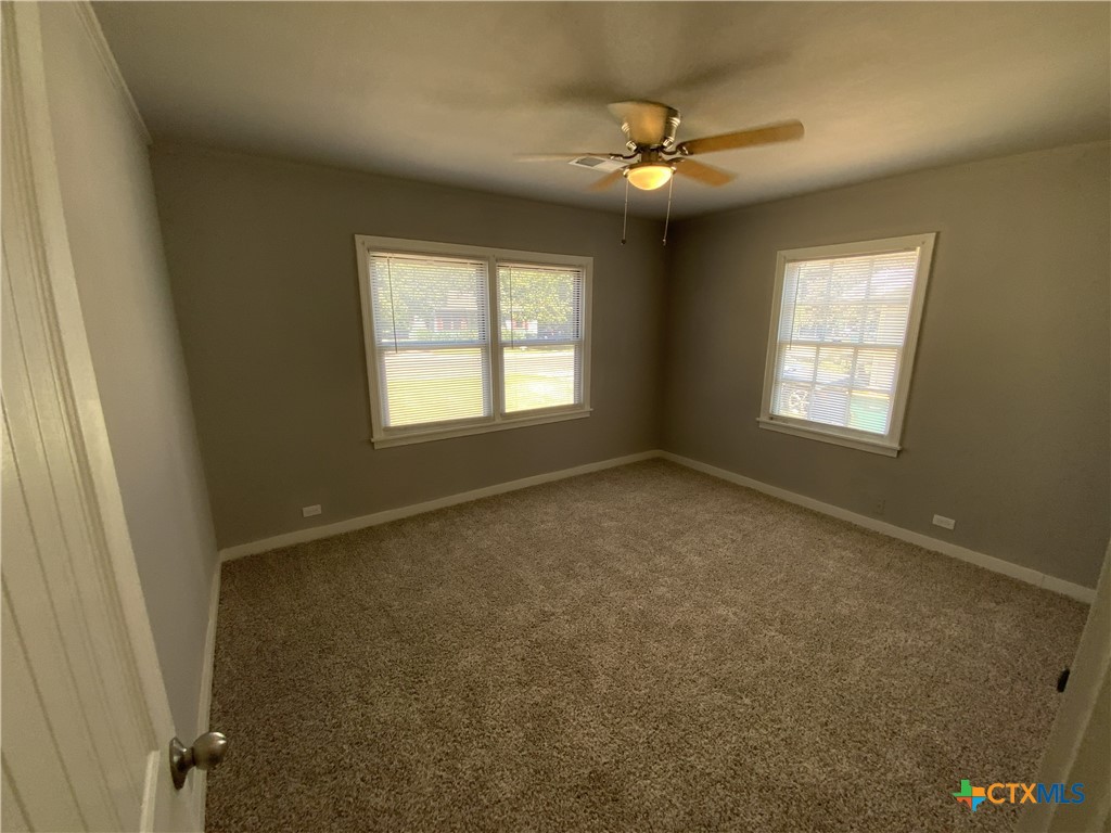 809 E 12th Avenue Property Photo 5