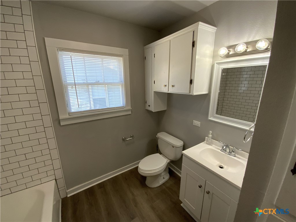 809 E 12th Avenue Property Photo 9
