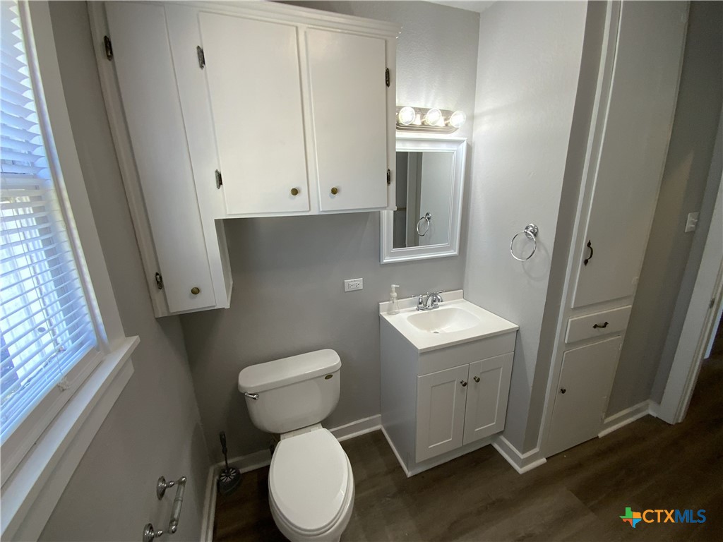 809 E 12th Avenue Property Photo 10