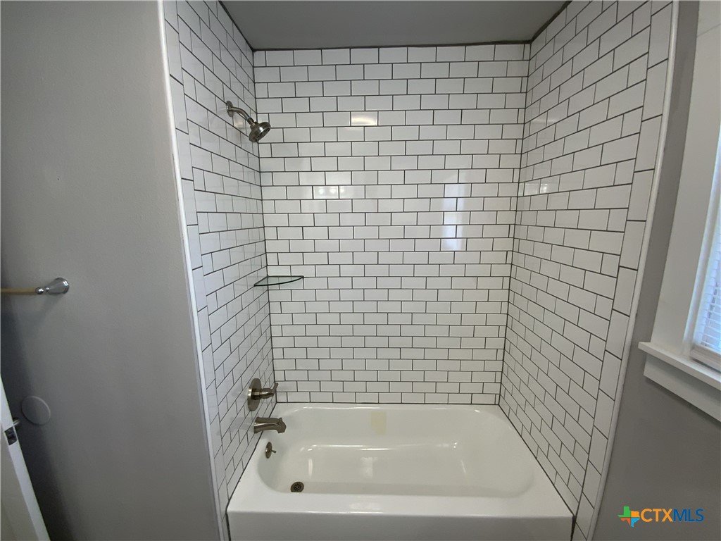 809 E 12th Avenue Property Photo 11