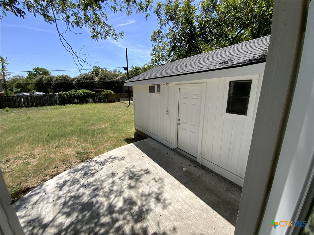 809 E 12th Avenue Property Photo 12