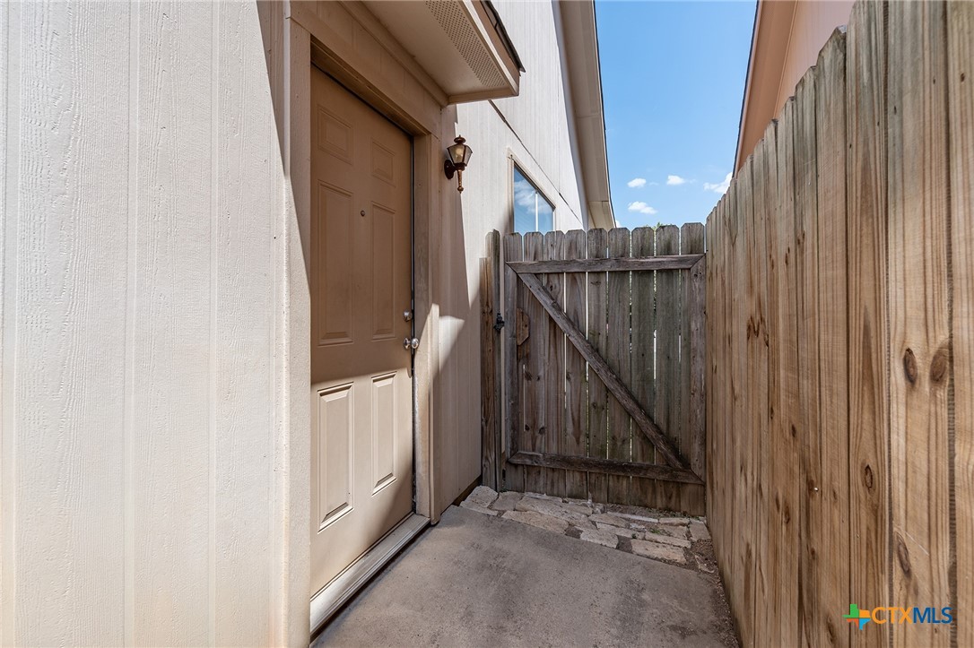 200 Sandstone Drive E & F Property Photo 20