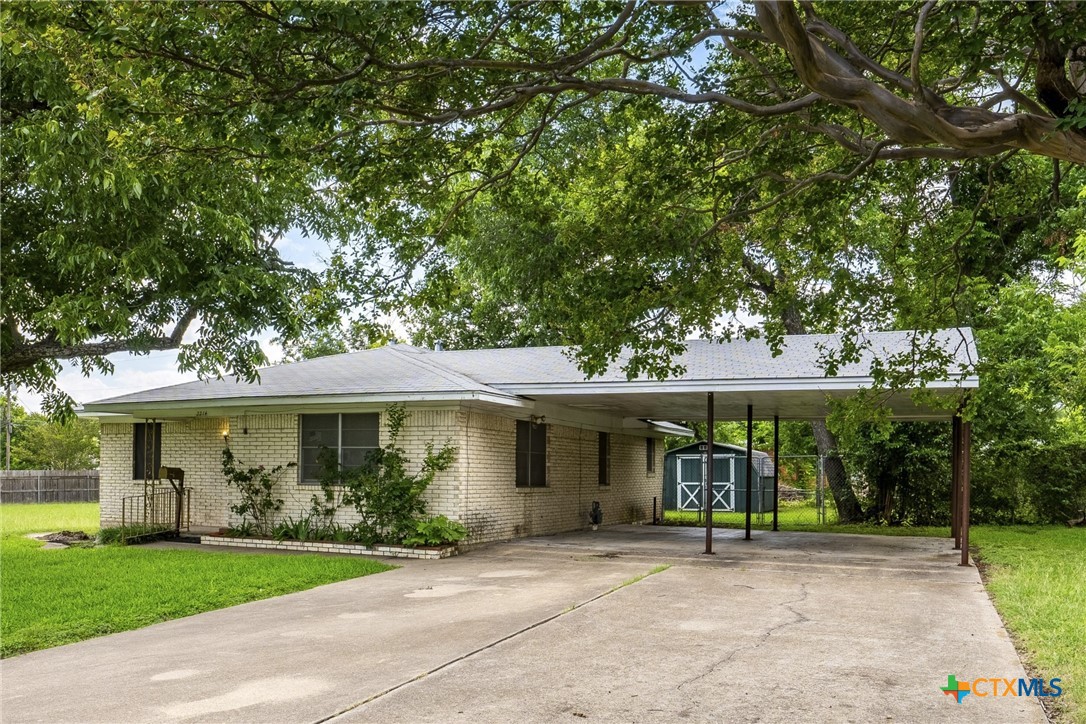 2214 S 43rd Street Property Photo 1