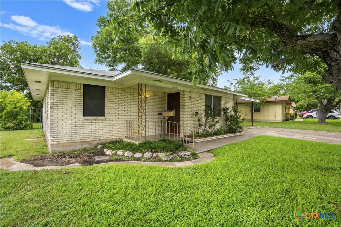 2214 S 43rd Street Property Photo 2
