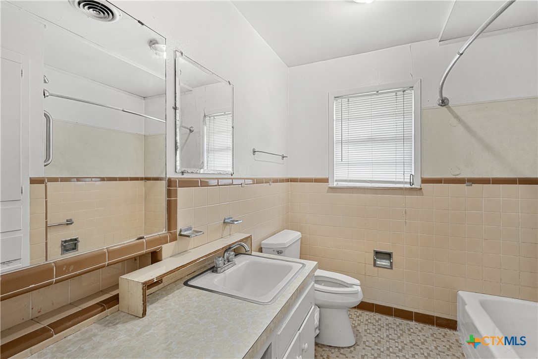 2214 S 43rd Street Property Photo 17