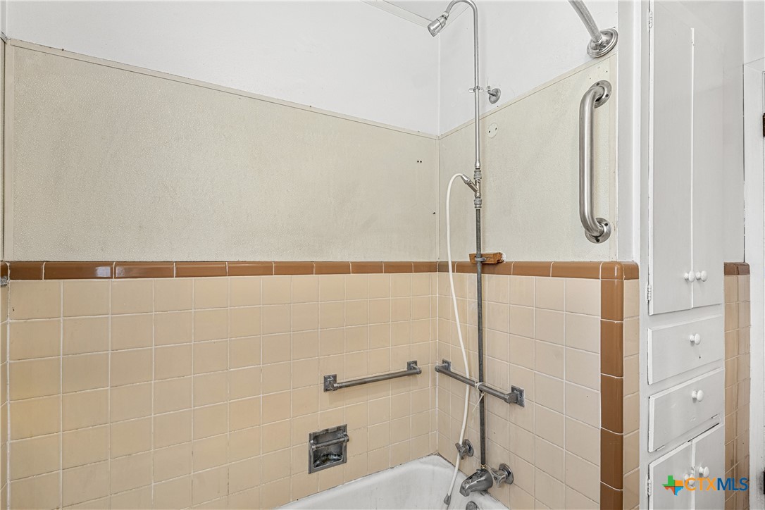 2214 S 43rd Street Property Photo 18
