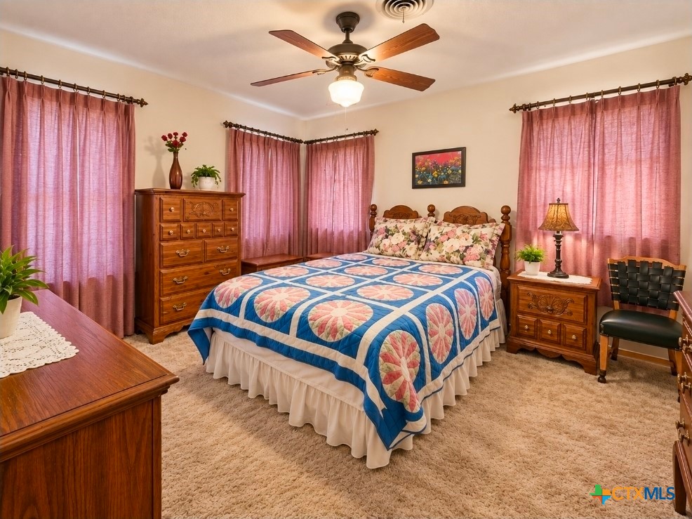 706 N San Patricio Street Property Photo 8