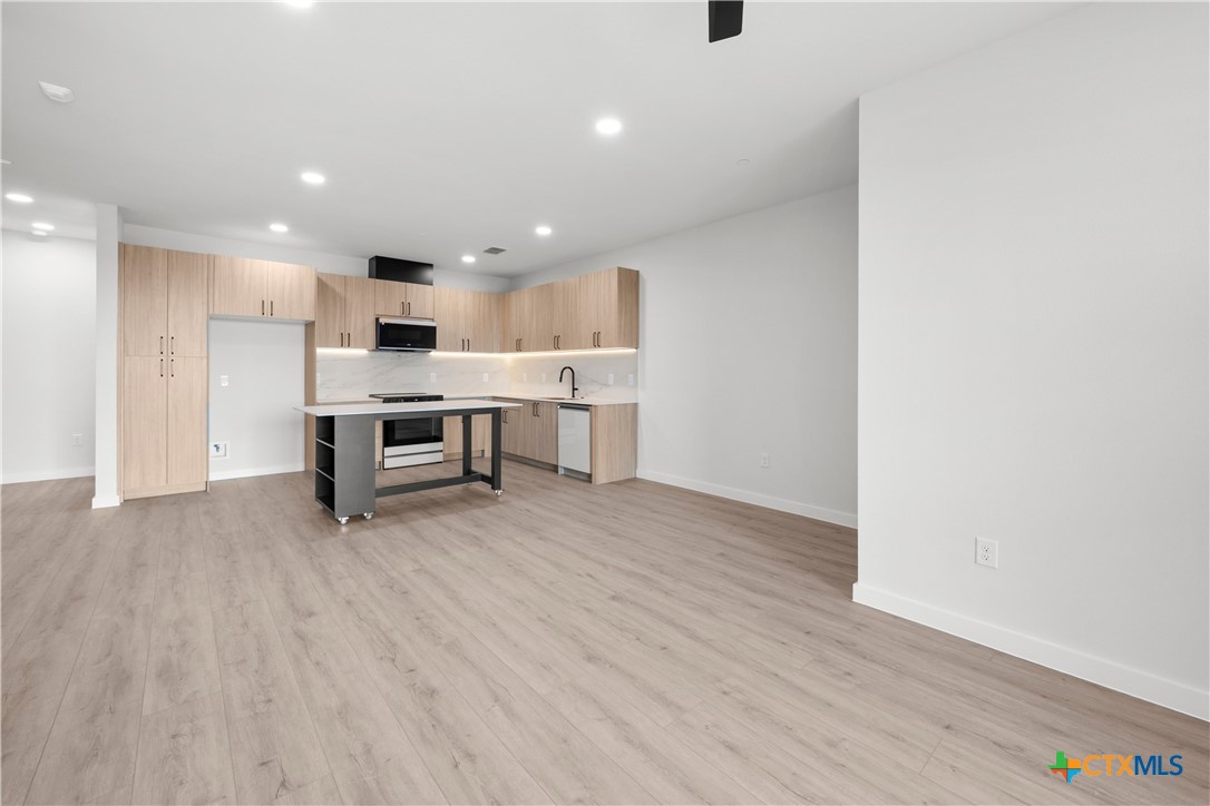 634 Central Parkway 1205 Property Photo 5
