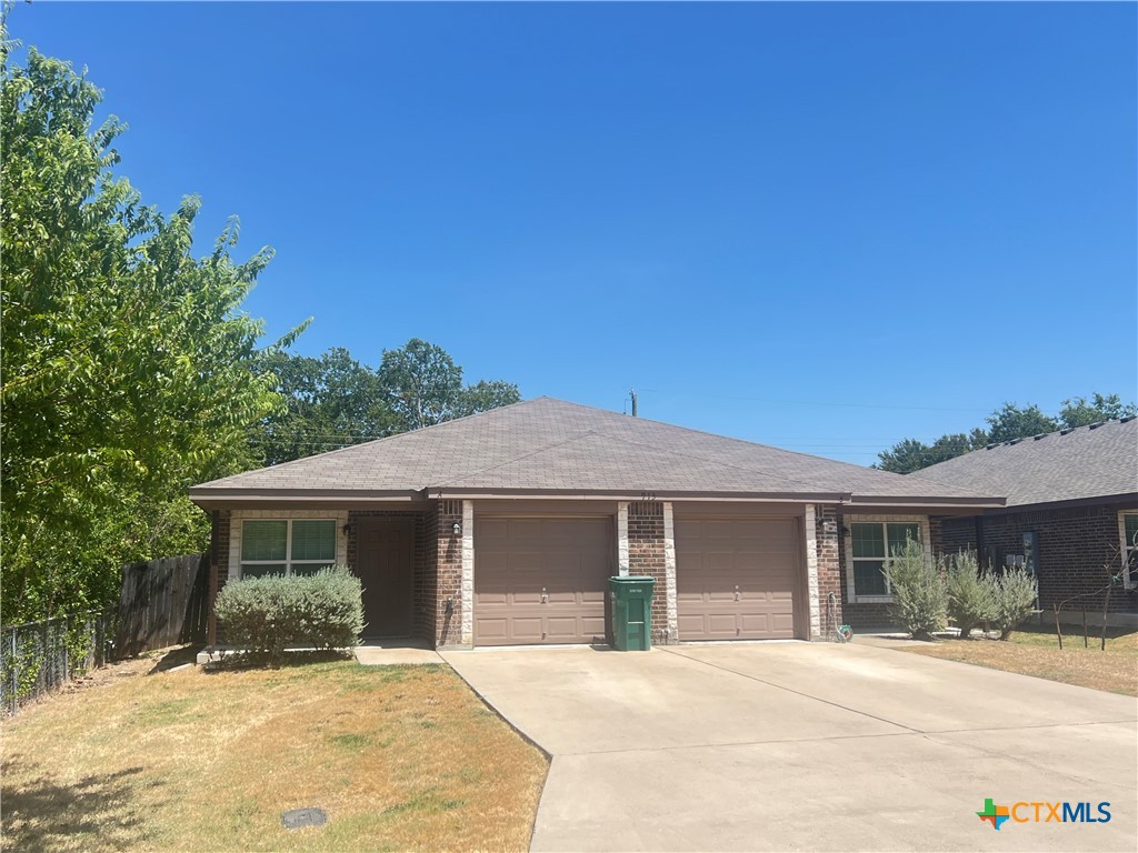 913 Ashwood Drive A Property Photo 2