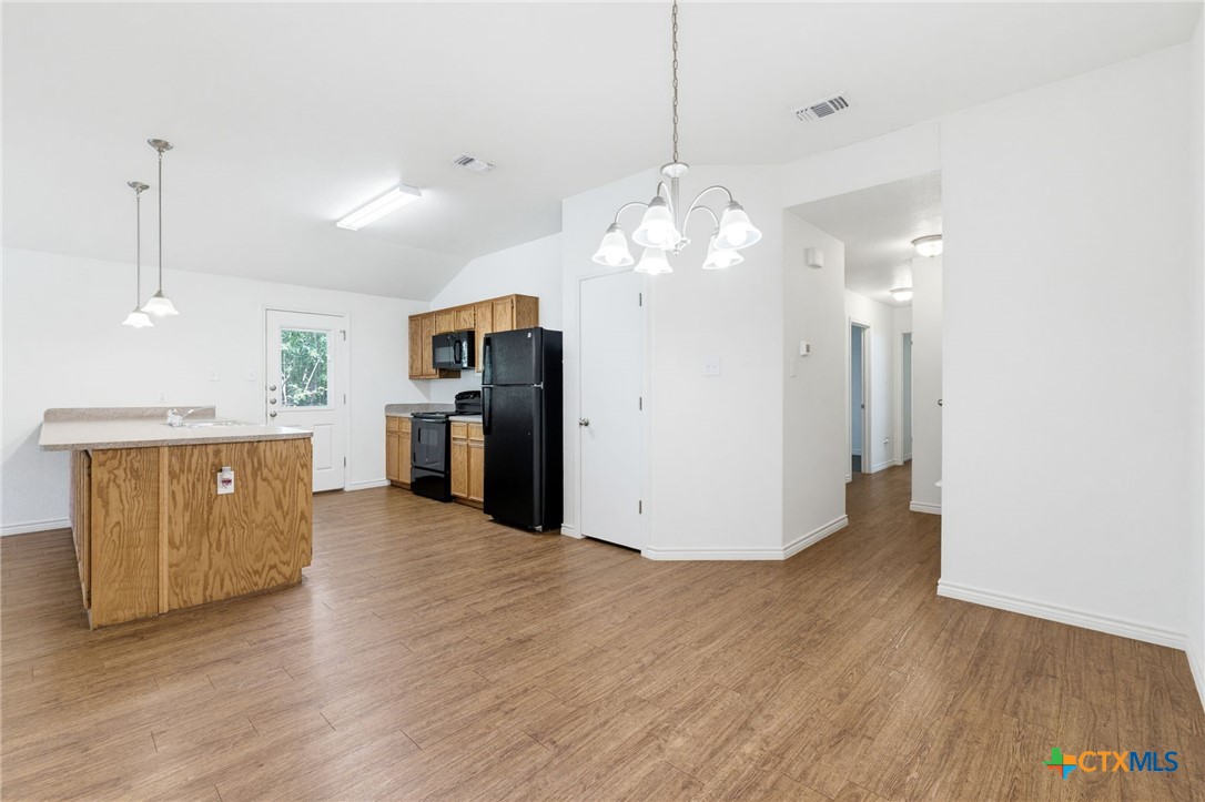 913 Ashwood Drive A Property Photo 4