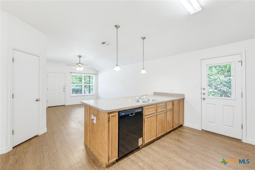 913 Ashwood Drive A Property Photo 5