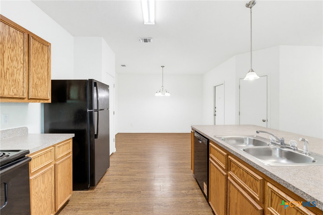 913 Ashwood Drive A Property Photo 7