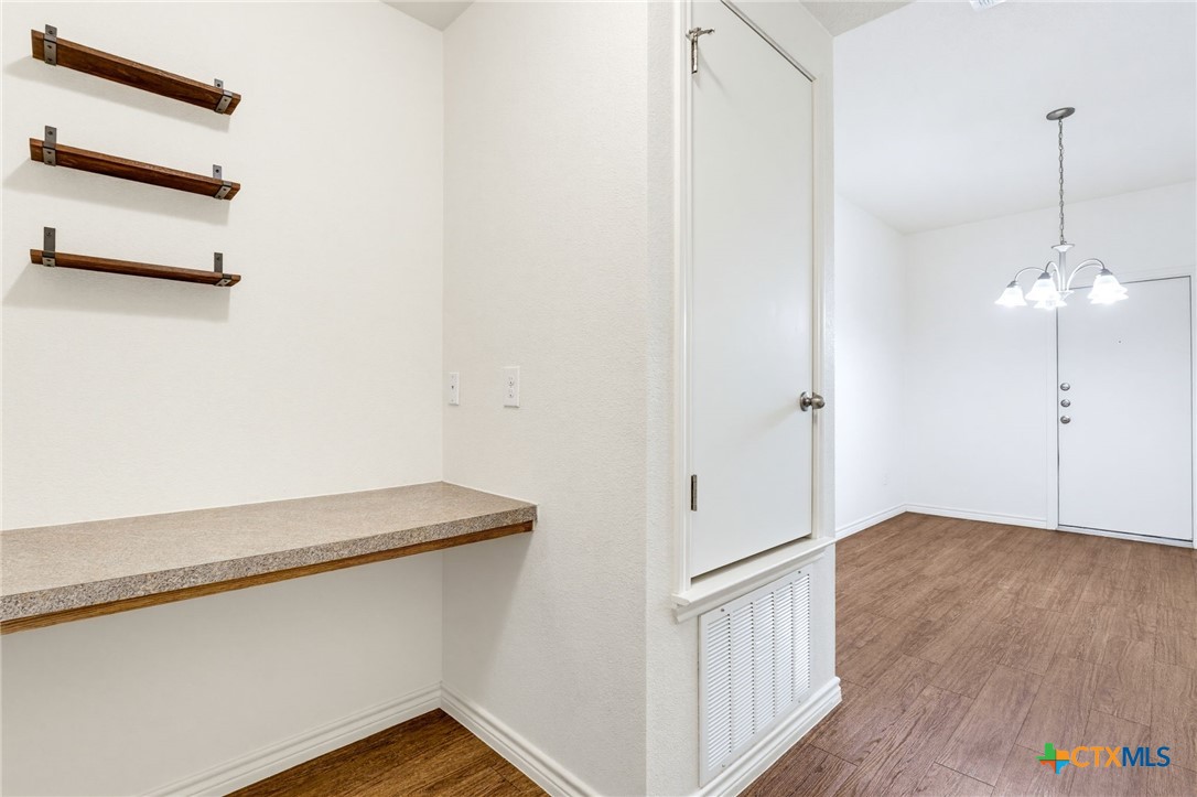 913 Ashwood Drive A Property Photo 8