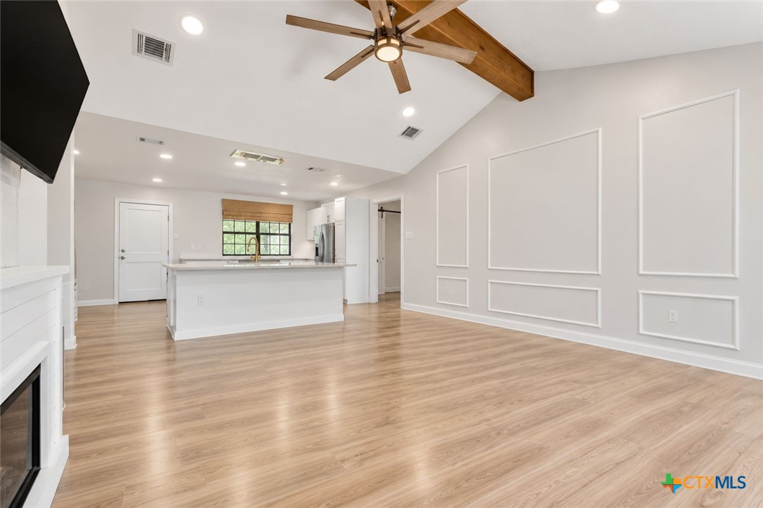 308 River Hills Property Photo 3