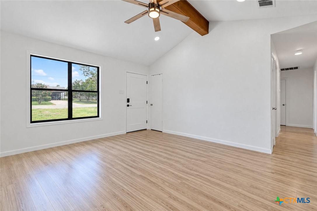308 River Hills Property Photo 6