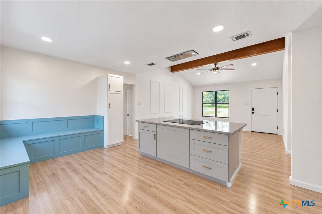 308 River Hills Property Photo 8
